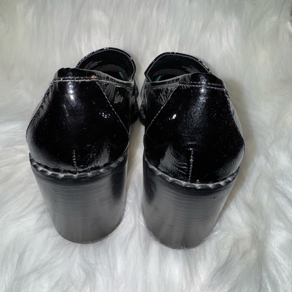 Vince Camuto Black Patent Leather Loafers Sleek Slip-Ons - Picture 3 of 9